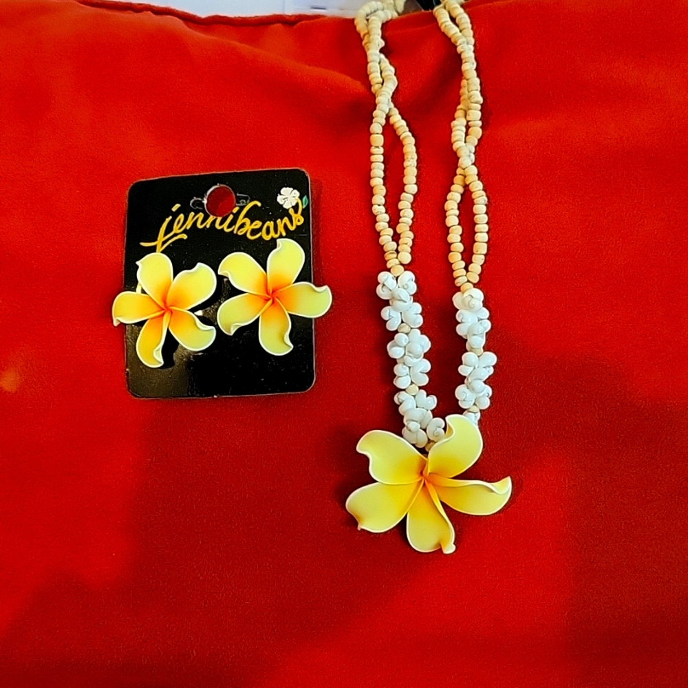 Necklace and earrings set.